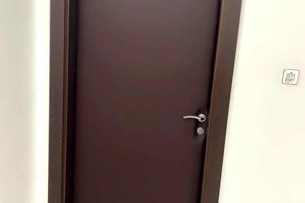 باب عازل صوت لغرف المعيشة – خصوصية أفضل داخل المنزل