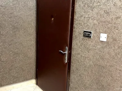 باب عازل صوت
